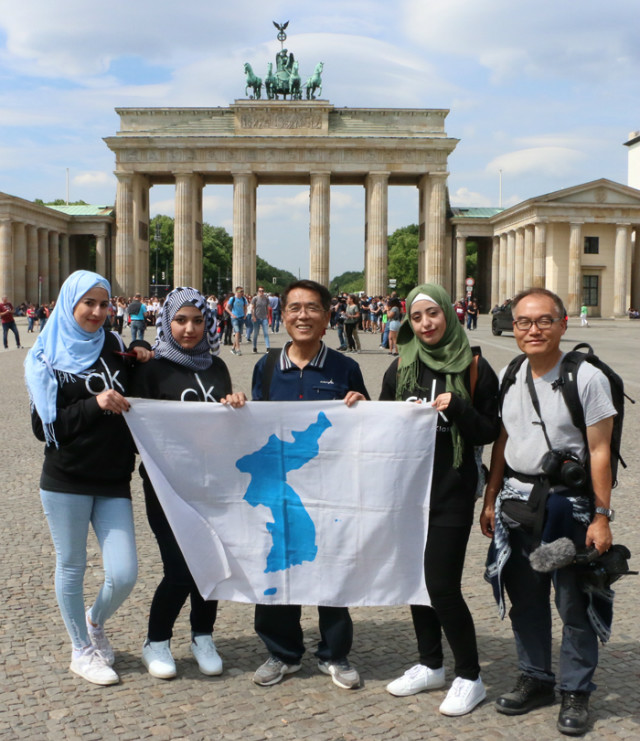 독일-부란덴부르그광장-광장시리아학생들.jpg