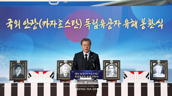 독립운동가들-가자크스탄서 한국봉환.jpg